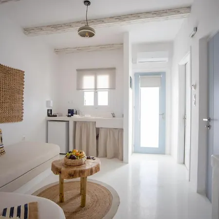 8 Keys Apartahotel Naousa (Paros)