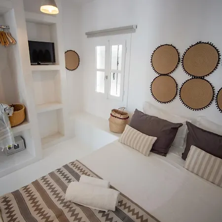 8 Keys Apartahotel Naousa (Paros)
