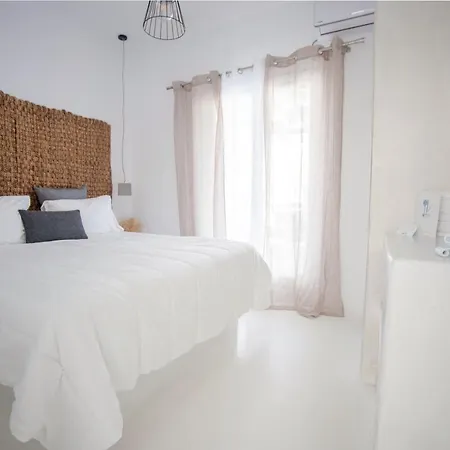 8 Keys Apartahotel Naousa (Paros)