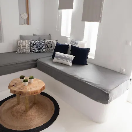 8 Keys Apartahotel Naousa (Paros)