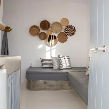 8 Keys 4* Naousa (Paros)