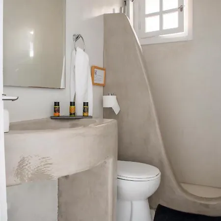 8 Keys 4* Naousa (Paros)