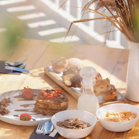 8 Keys Aparthotel Naousa (Paros)