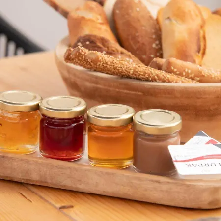 8 Keys 4* Naousa (Paros)