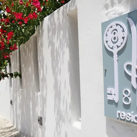 8 Keys 4* Naousa (Paros)