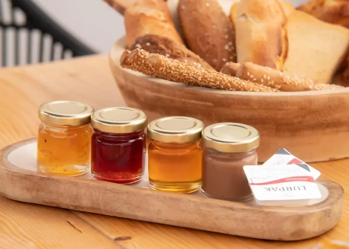 8 Keys 4* ناوسا